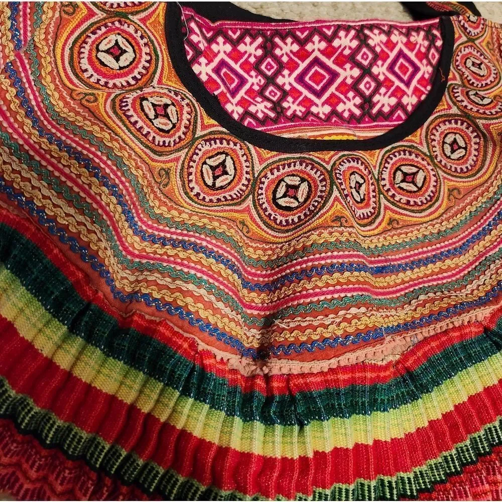 NWT Expressions NYC Artisan Hill Tribe Embroidered Half-Moon Boho Handbag $78